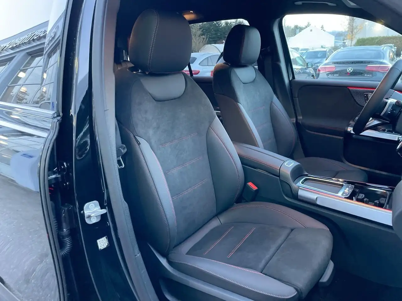 Mercedes-Benz GLB снимка Mercedes-Benz GLB