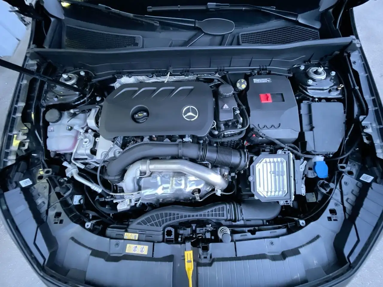 Mercedes-Benz GLB снимка Mercedes-Benz GLB