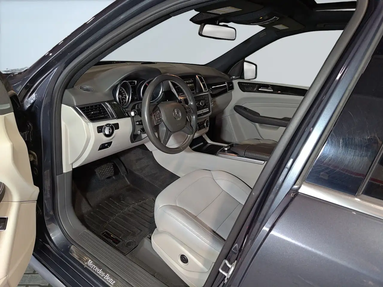 Mercedes-Benz M-Class photo Mercedes-Benz M-Class