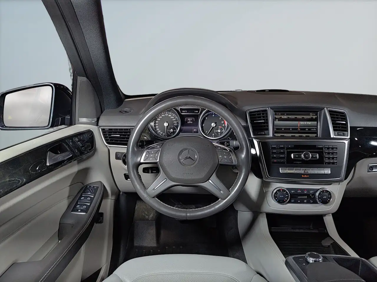 Mercedes-Benz M-Class photo Mercedes-Benz M-Class