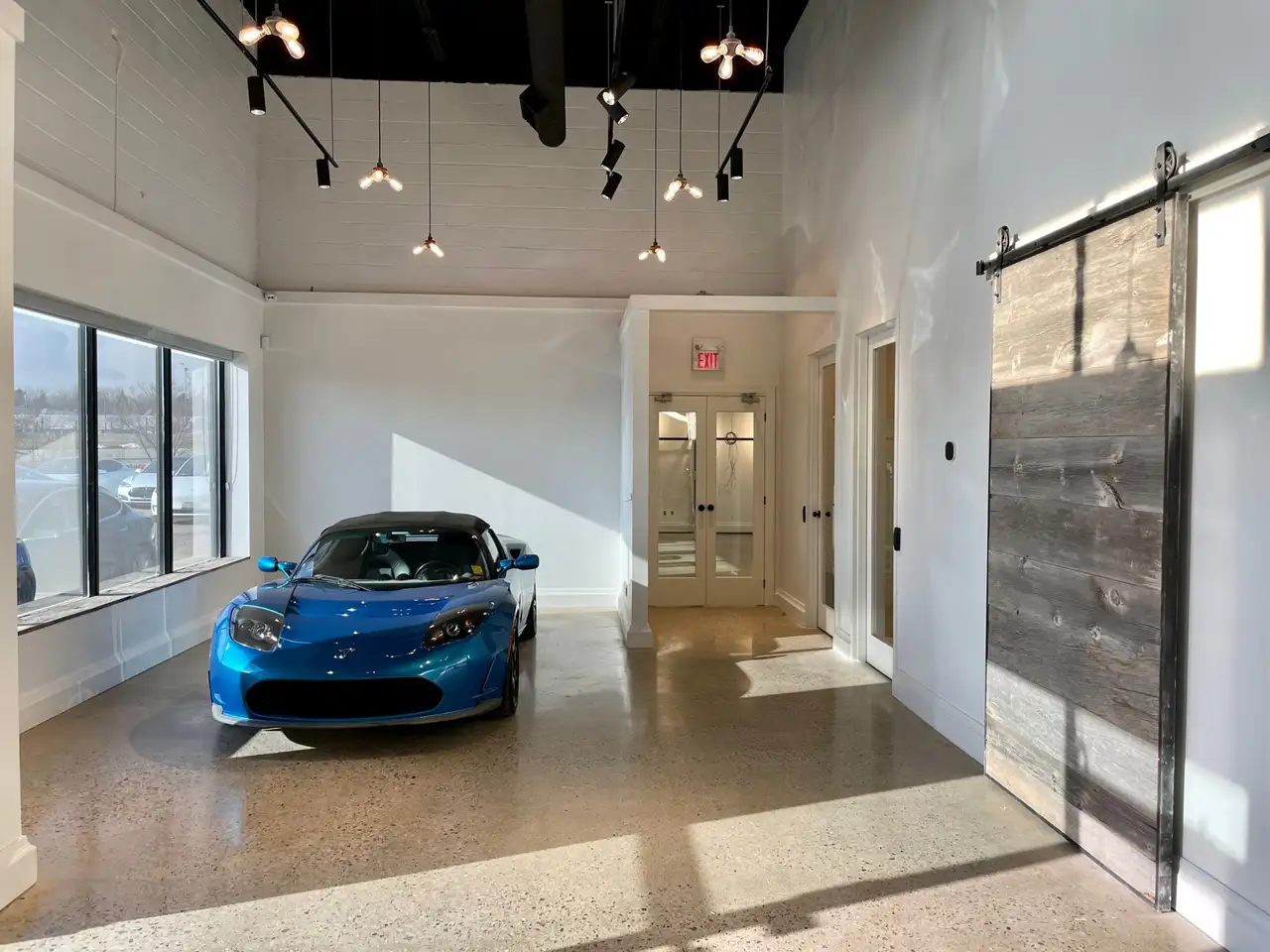 Tesla Model Y снимка Tesla Model Y