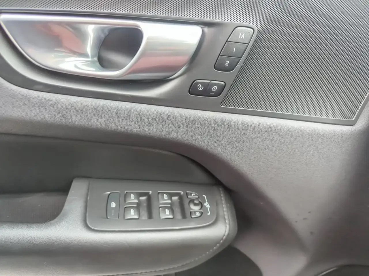 Volvo XC60 снимка Volvo XC60