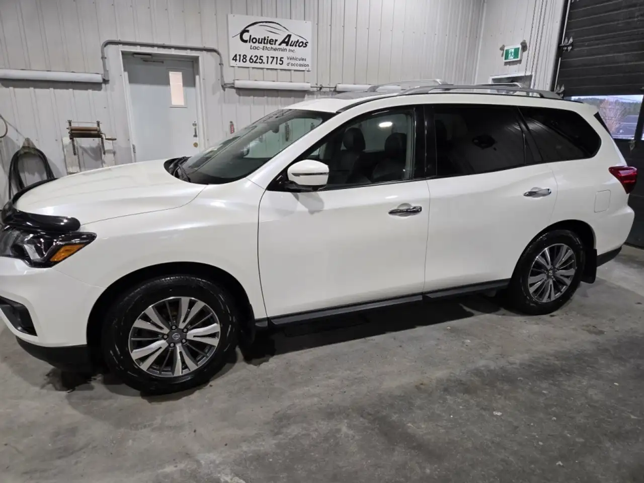 Nissan Pathfinder photo Nissan Pathfinder