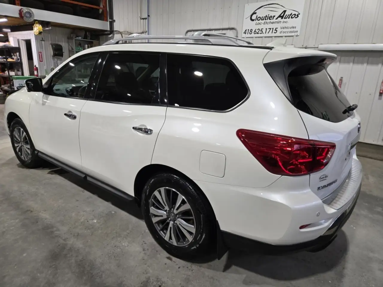 Nissan Pathfinder photo Nissan Pathfinder