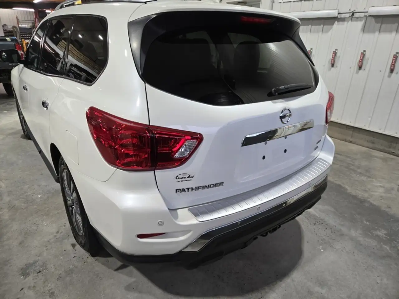 Nissan Pathfinder photo Nissan Pathfinder