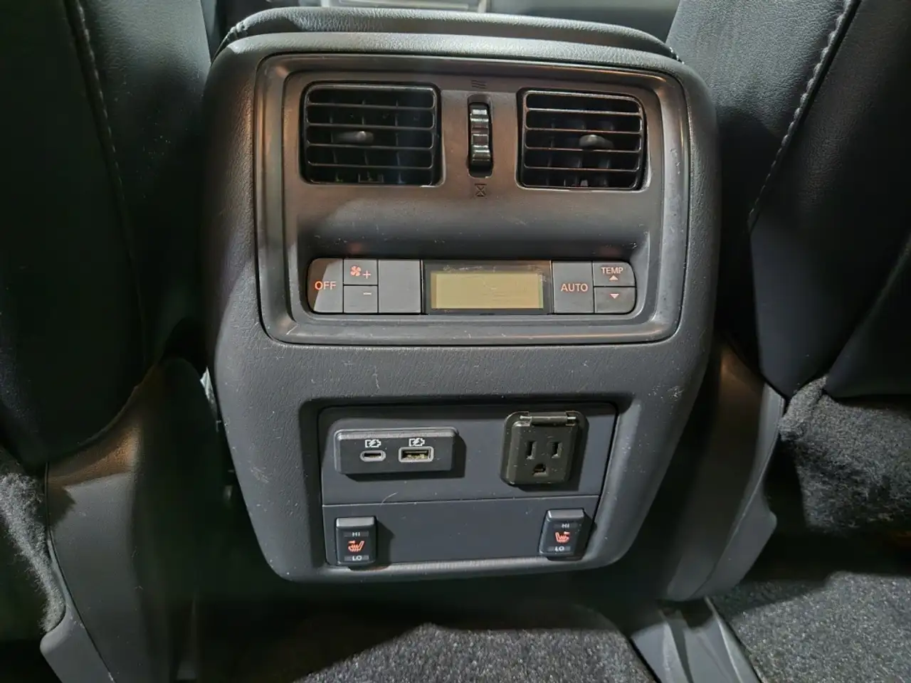 Nissan Pathfinder photo Nissan Pathfinder