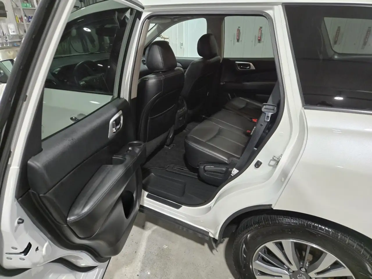 Nissan Pathfinder photo Nissan Pathfinder