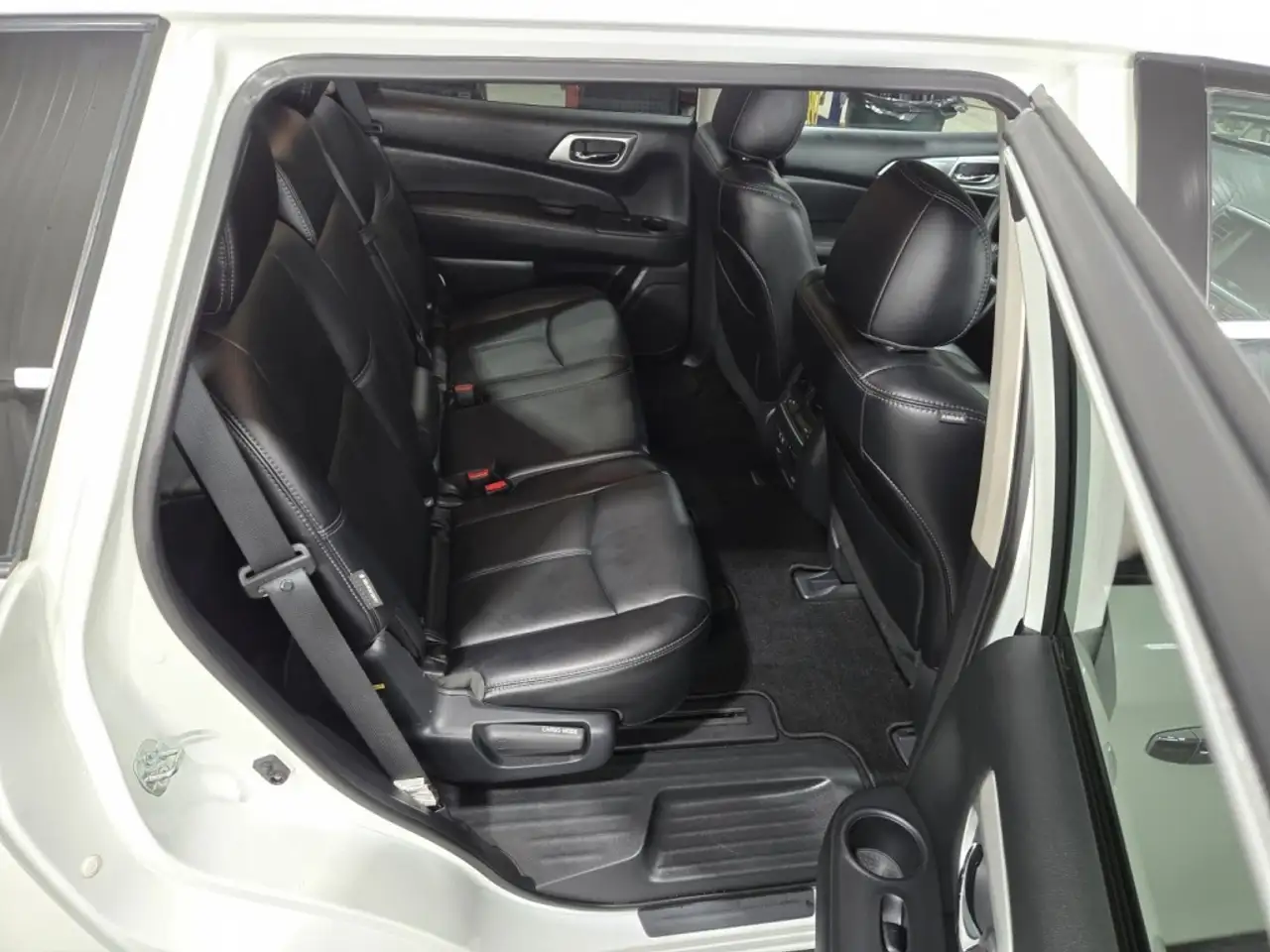 Nissan Pathfinder photo Nissan Pathfinder