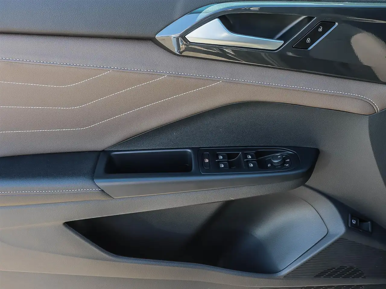 Volkswagen Taos снимка Volkswagen Taos