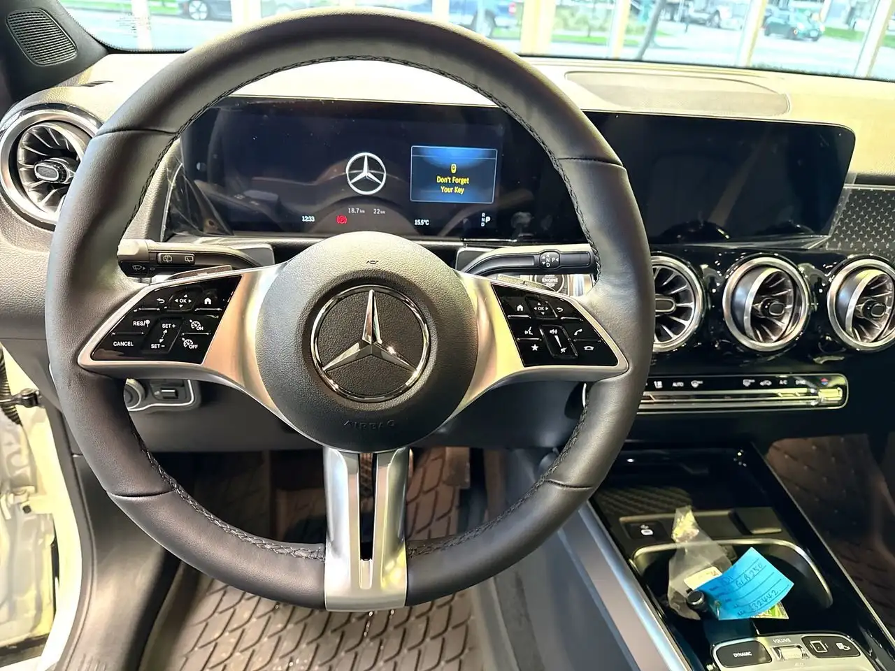 Mercedes-Benz GLB снимка Mercedes-Benz GLB