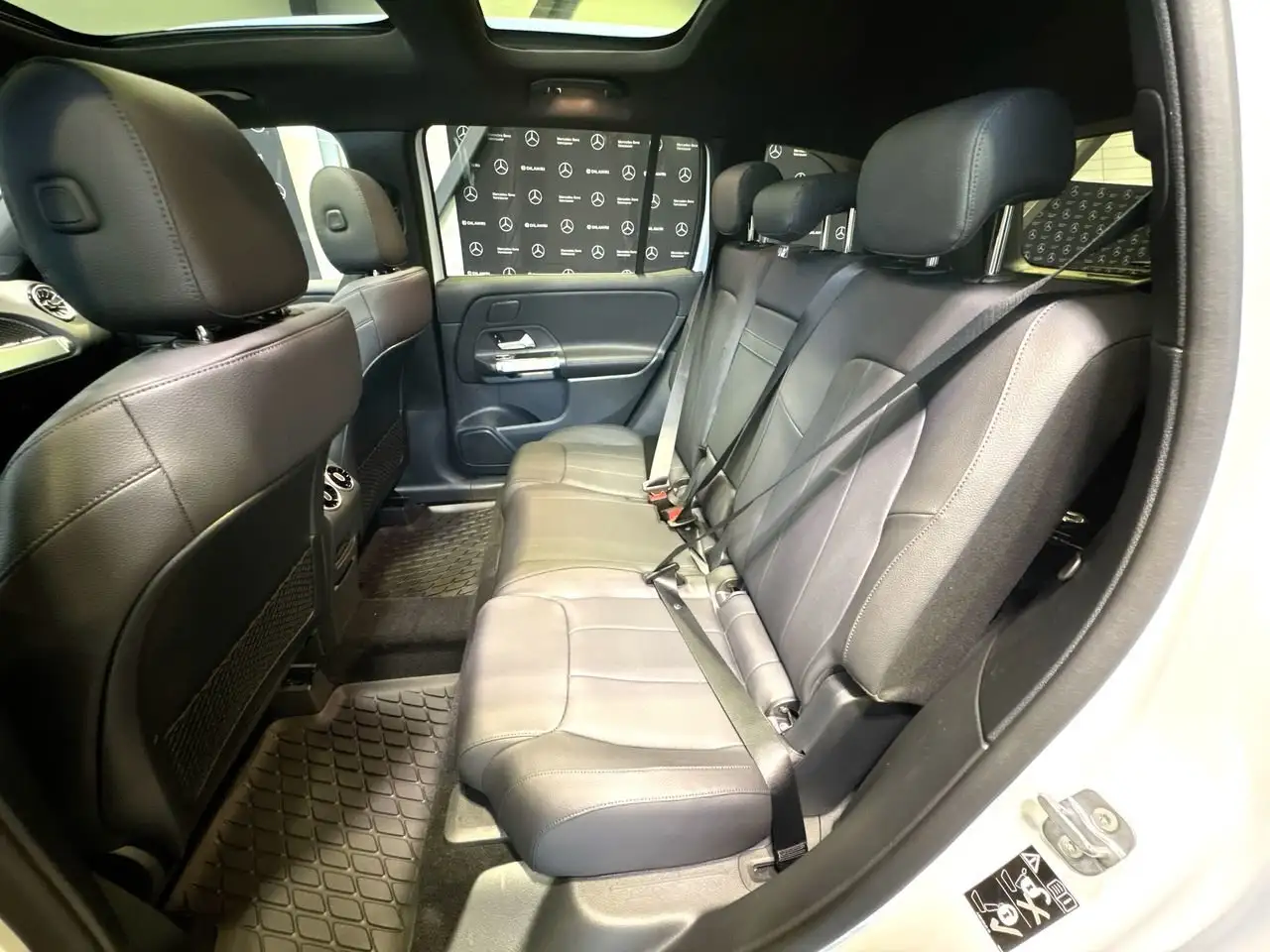 Mercedes-Benz GLB снимка Mercedes-Benz GLB