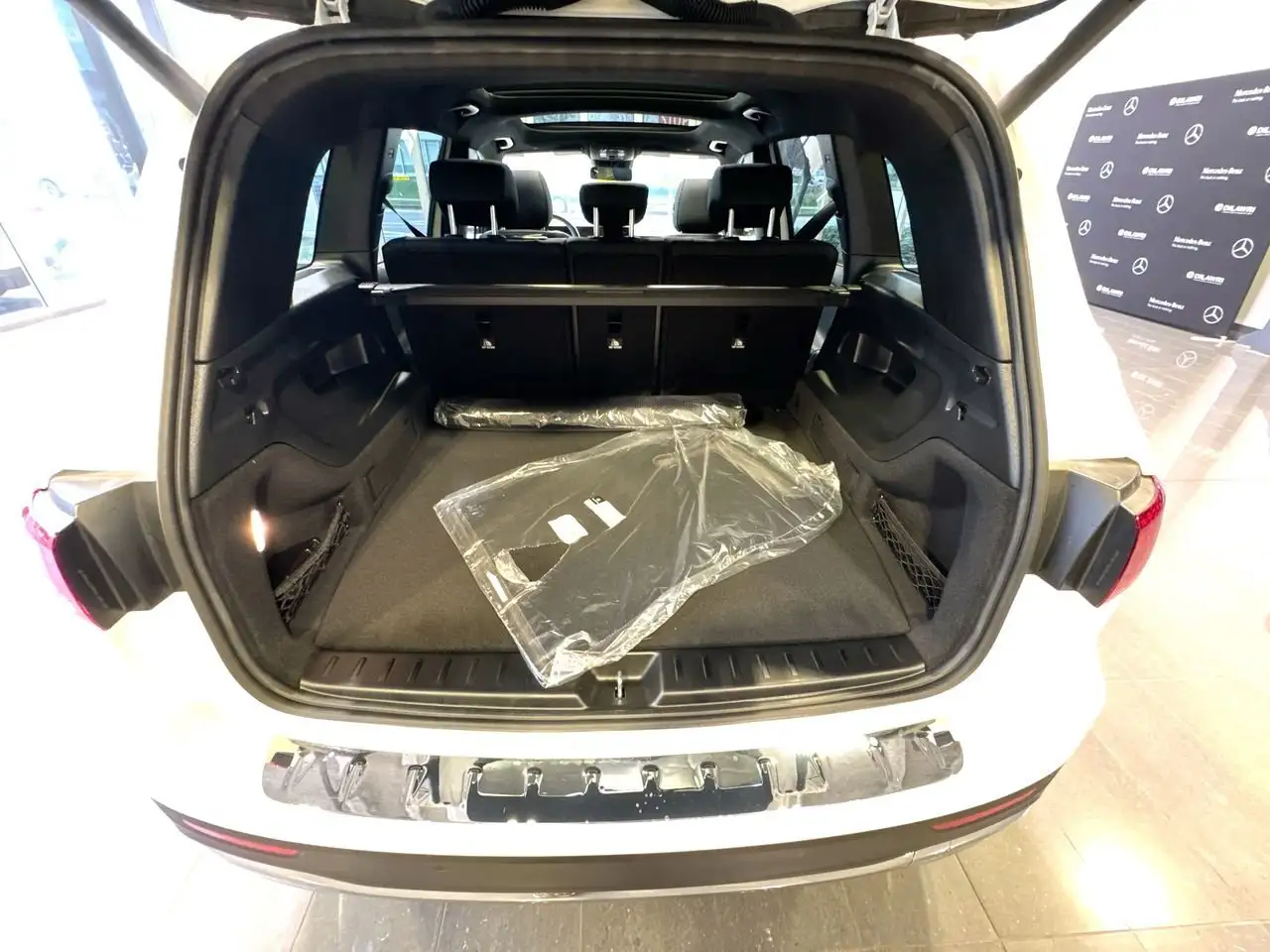 Mercedes-Benz GLB снимка Mercedes-Benz GLB