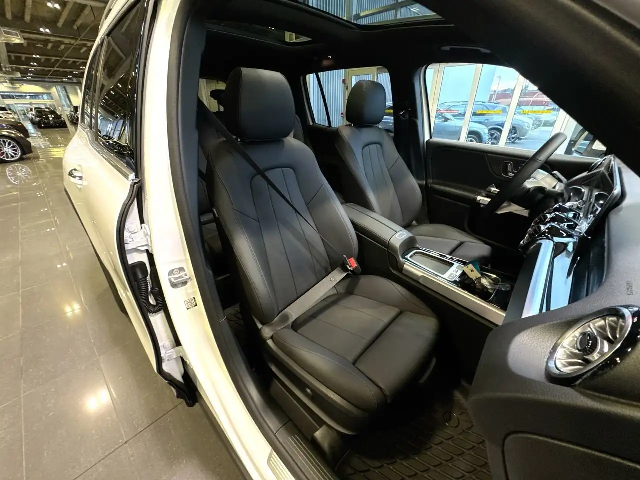 Mercedes-Benz GLB снимка Mercedes-Benz GLB