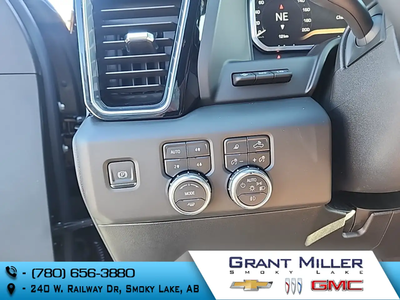 GMC Sierra 3500HD снимка GMC Sierra 3500HD