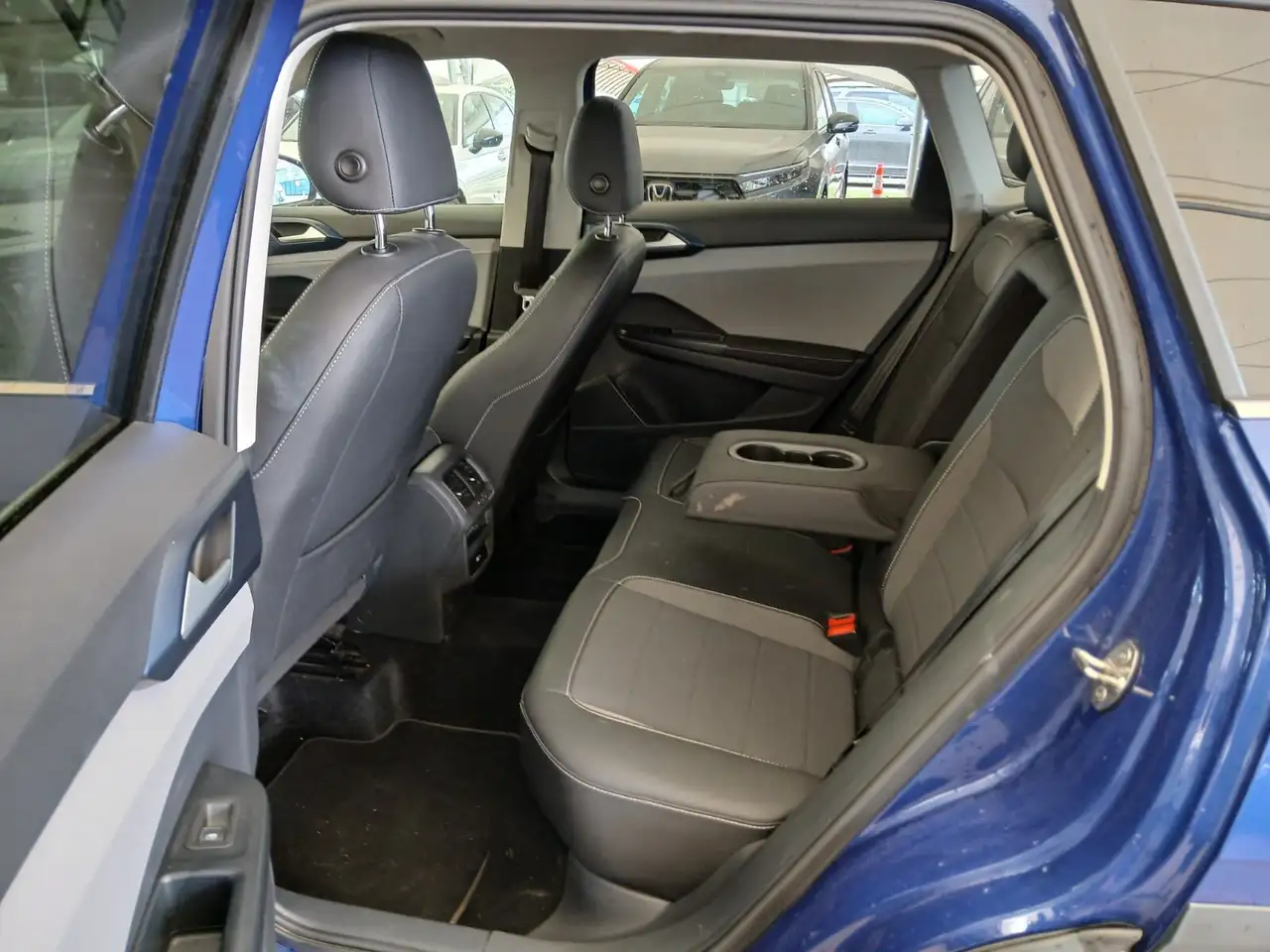 Volkswagen Taos photo Volkswagen Taos