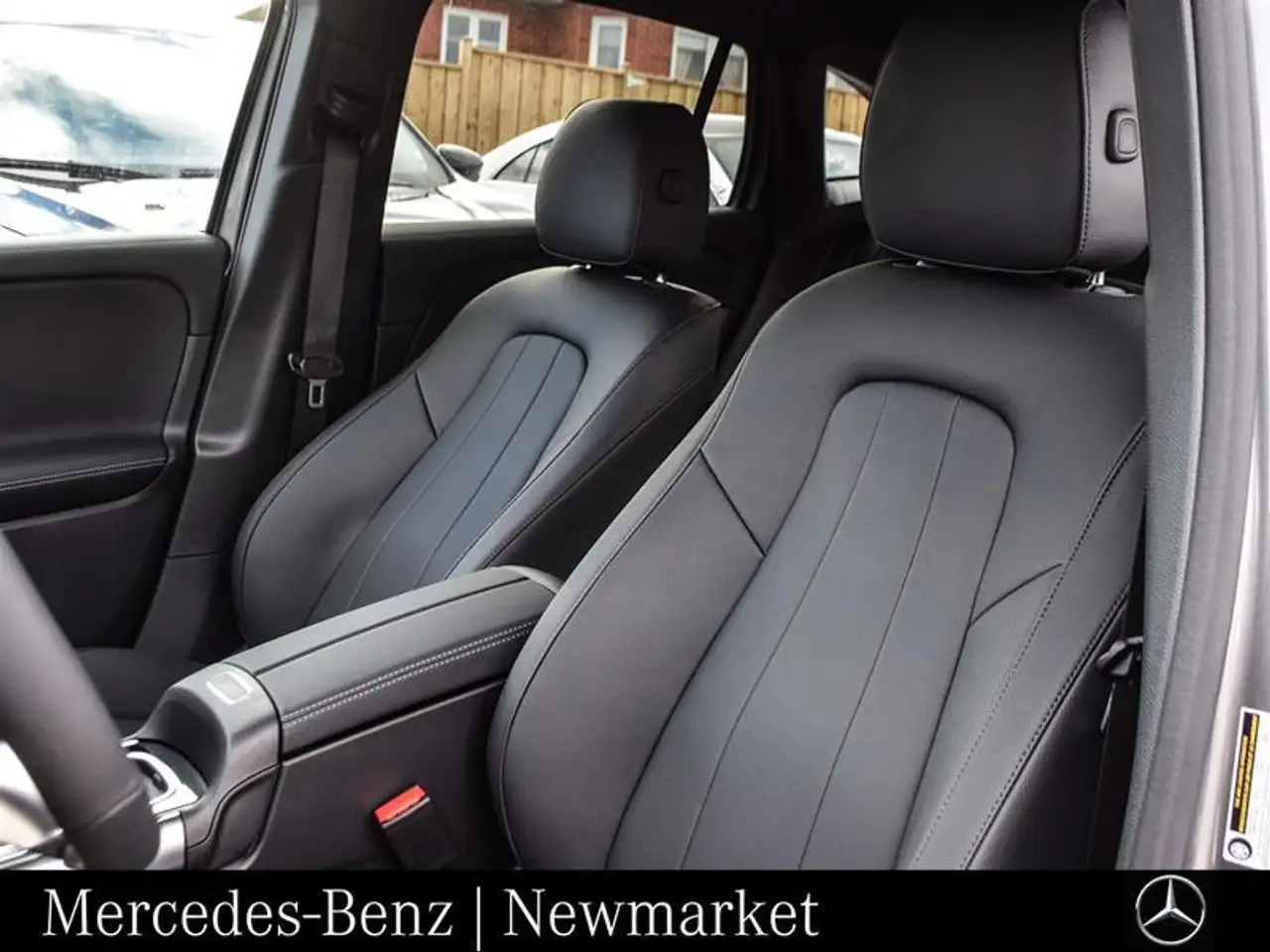 Mercedes-Benz GLA снимка Mercedes-Benz GLA