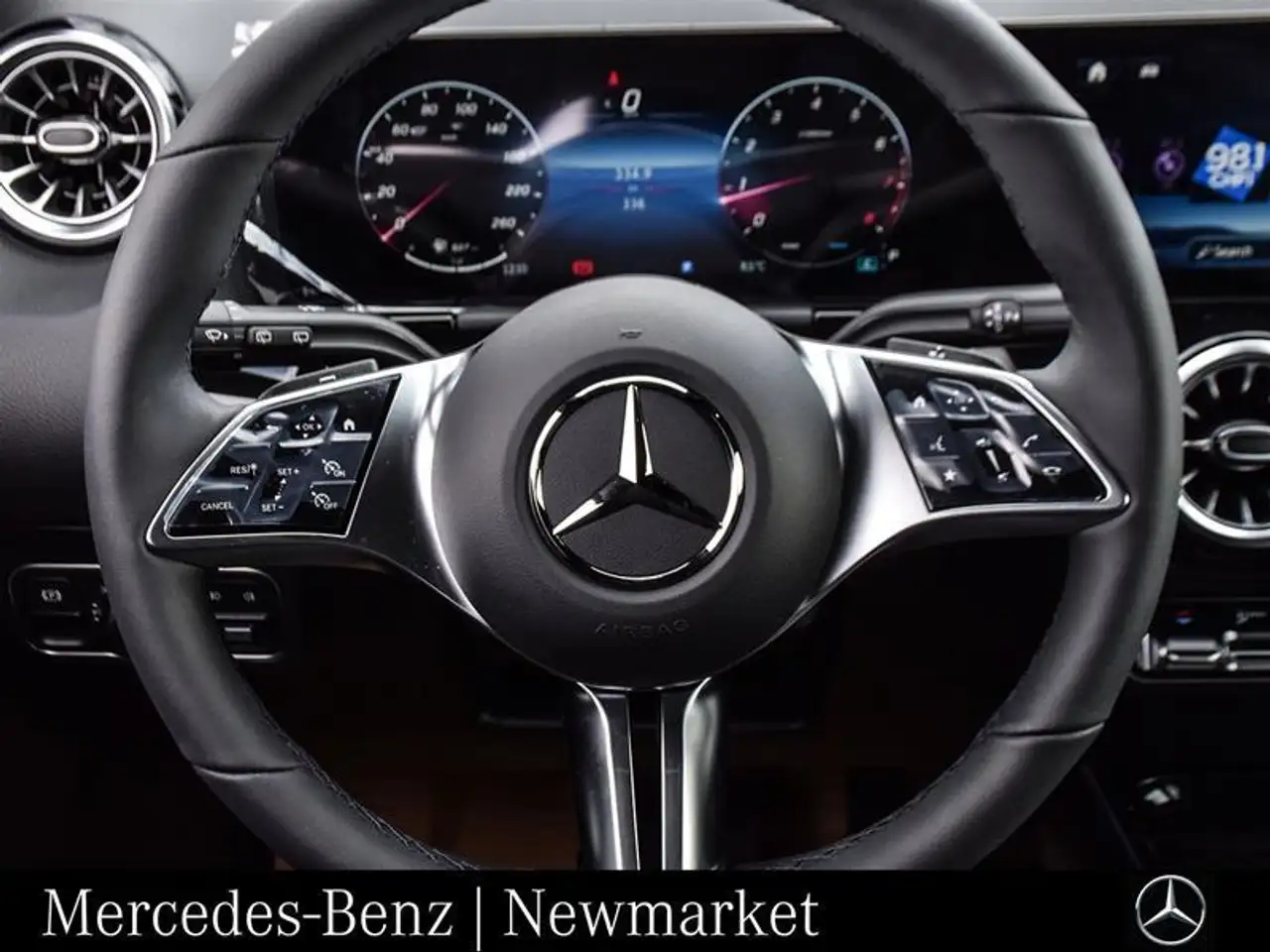 Mercedes-Benz GLA снимка Mercedes-Benz GLA