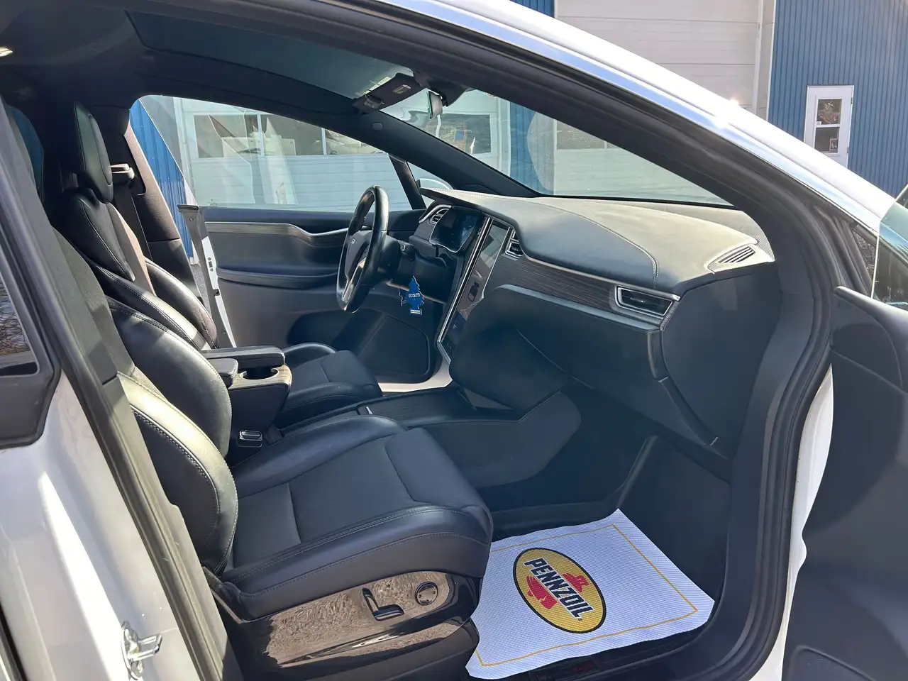 Tesla Model X fotografie Tesla Model X