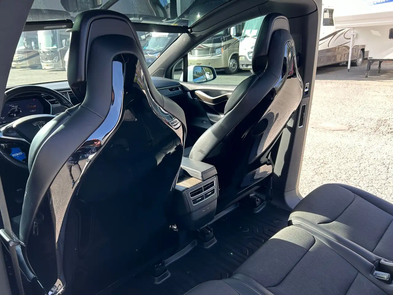 Tesla Model X fotografie Tesla Model X
