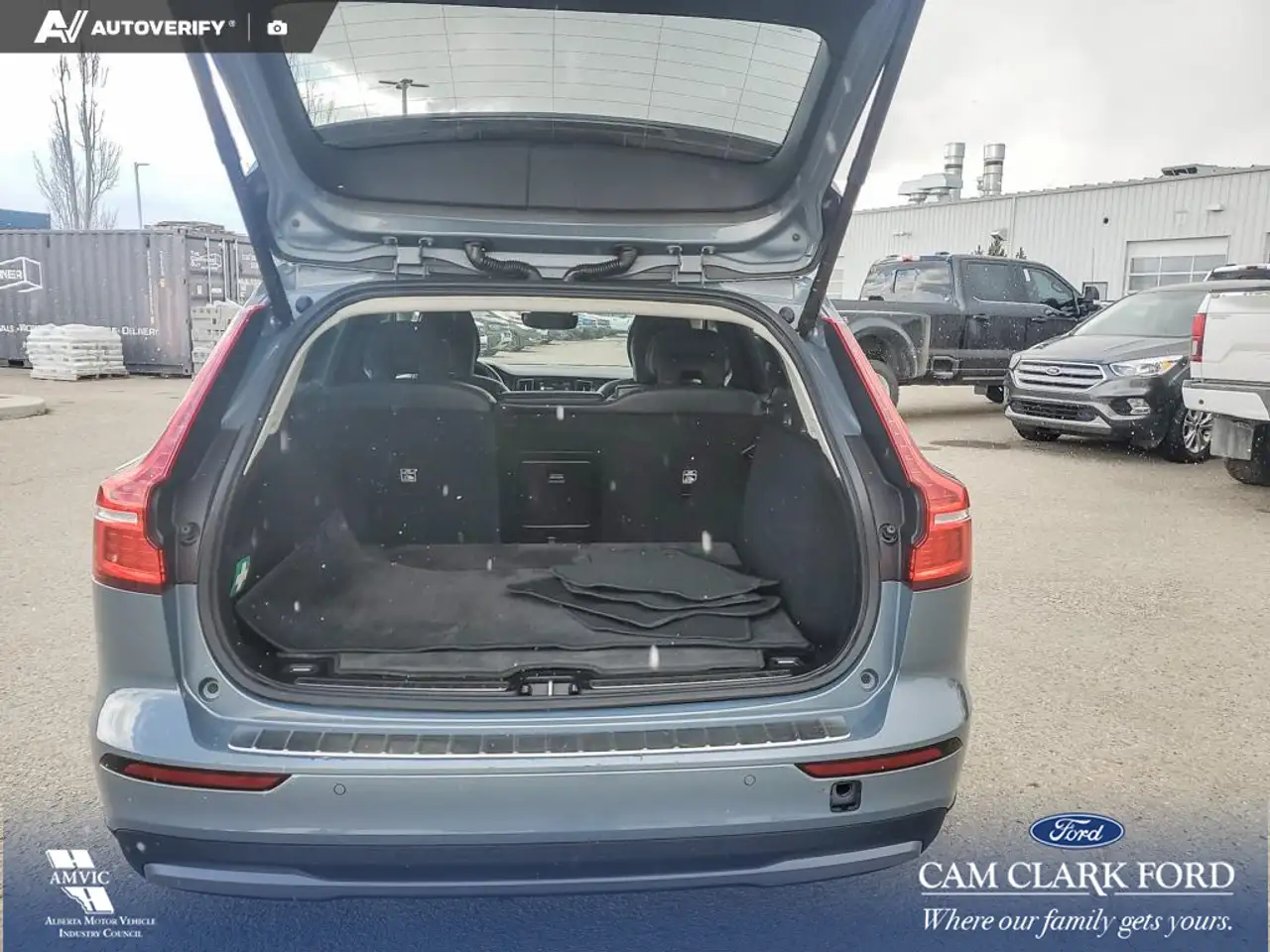 Volvo V60 Cross Country photo Volvo V60 Cross Country