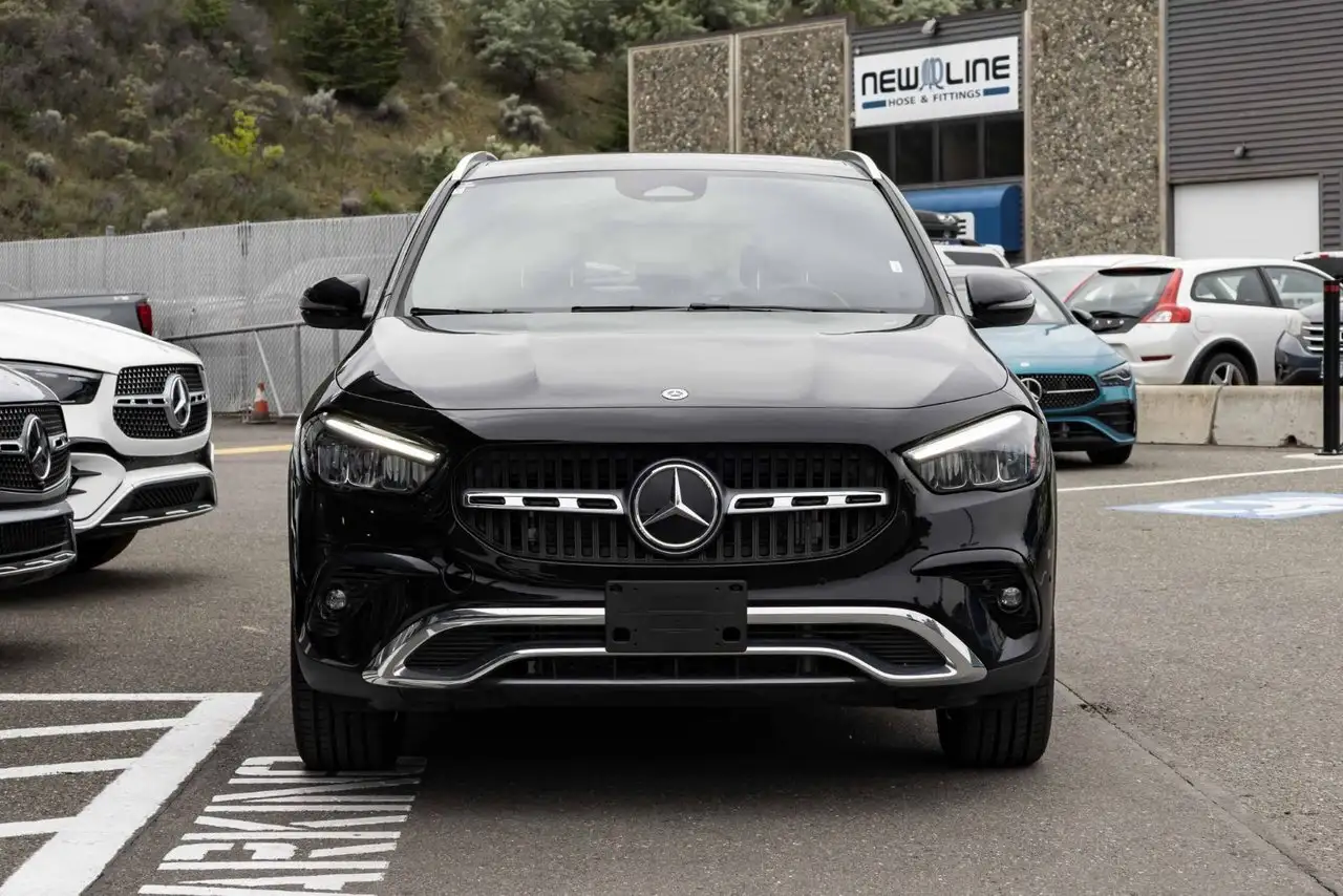 Mercedes-Benz GLA снимка Mercedes-Benz GLA