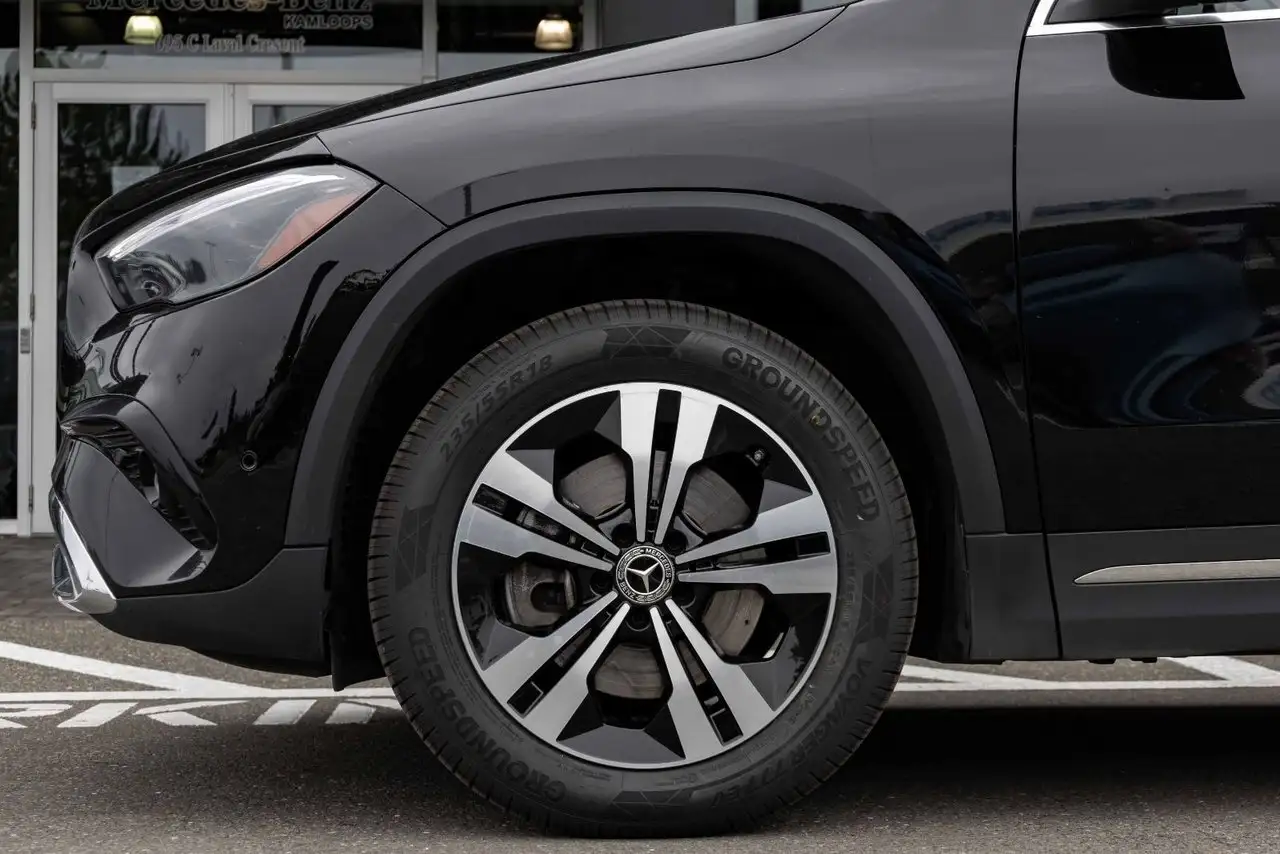 Mercedes-Benz GLA снимка Mercedes-Benz GLA