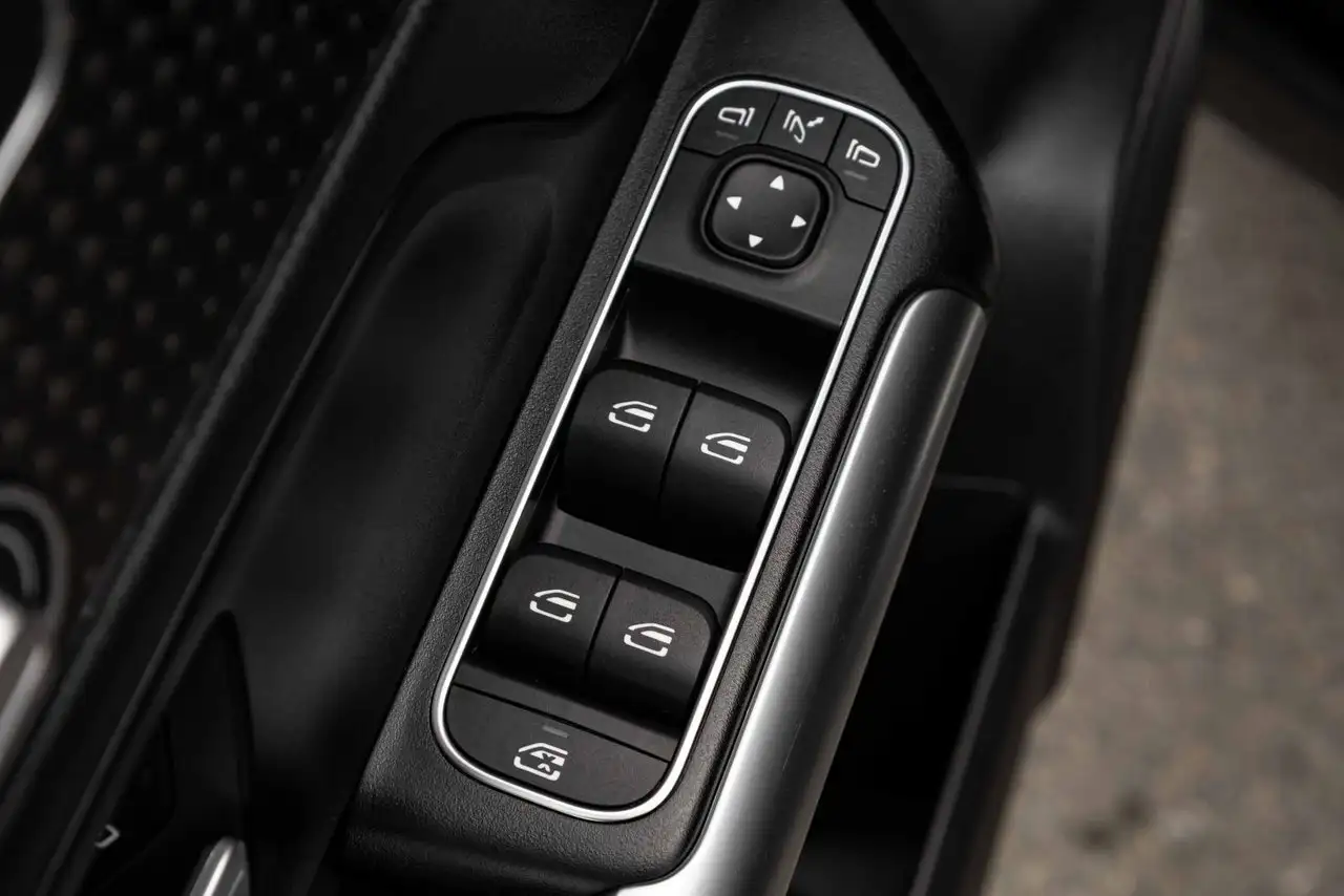Mercedes-Benz GLA снимка Mercedes-Benz GLA