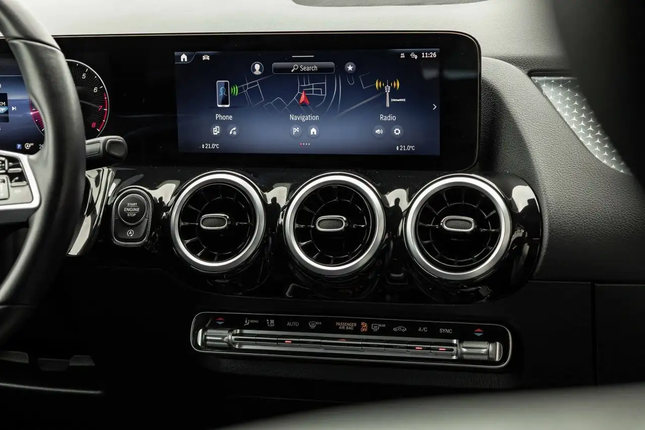 Mercedes-Benz GLA снимка Mercedes-Benz GLA