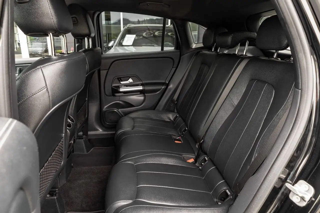 Mercedes-Benz GLA снимка Mercedes-Benz GLA