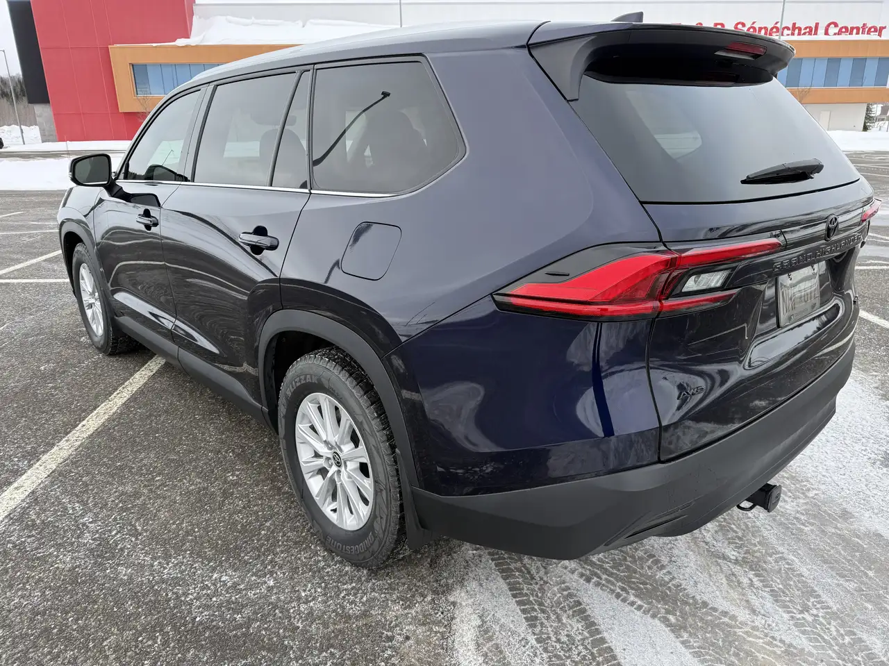 Toyota Grand Highlander снимка Toyota Grand Highlander