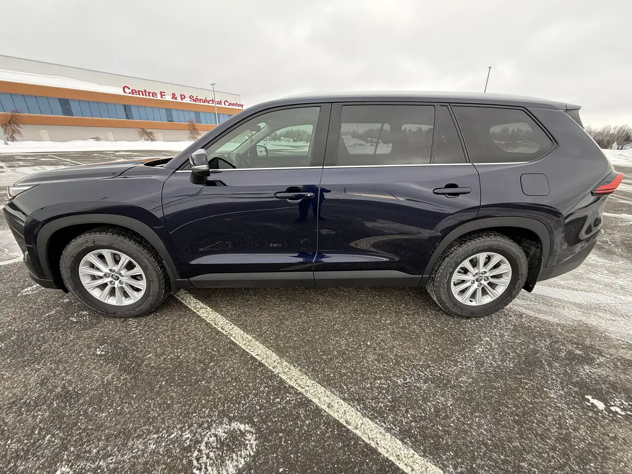 Toyota Grand Highlander снимка Toyota Grand Highlander