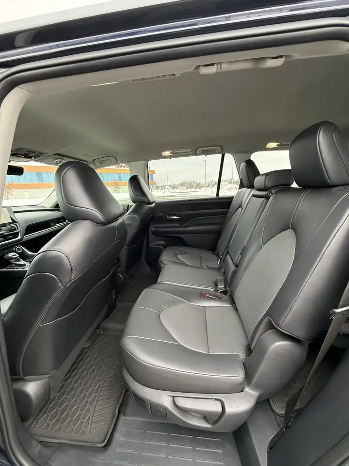 Toyota Grand Highlander снимка Toyota Grand Highlander