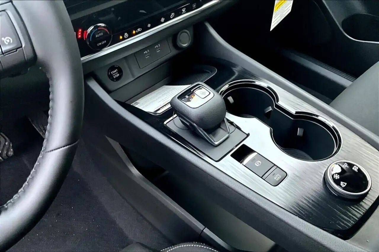 Nissan Rogue fotografie Nissan Rogue