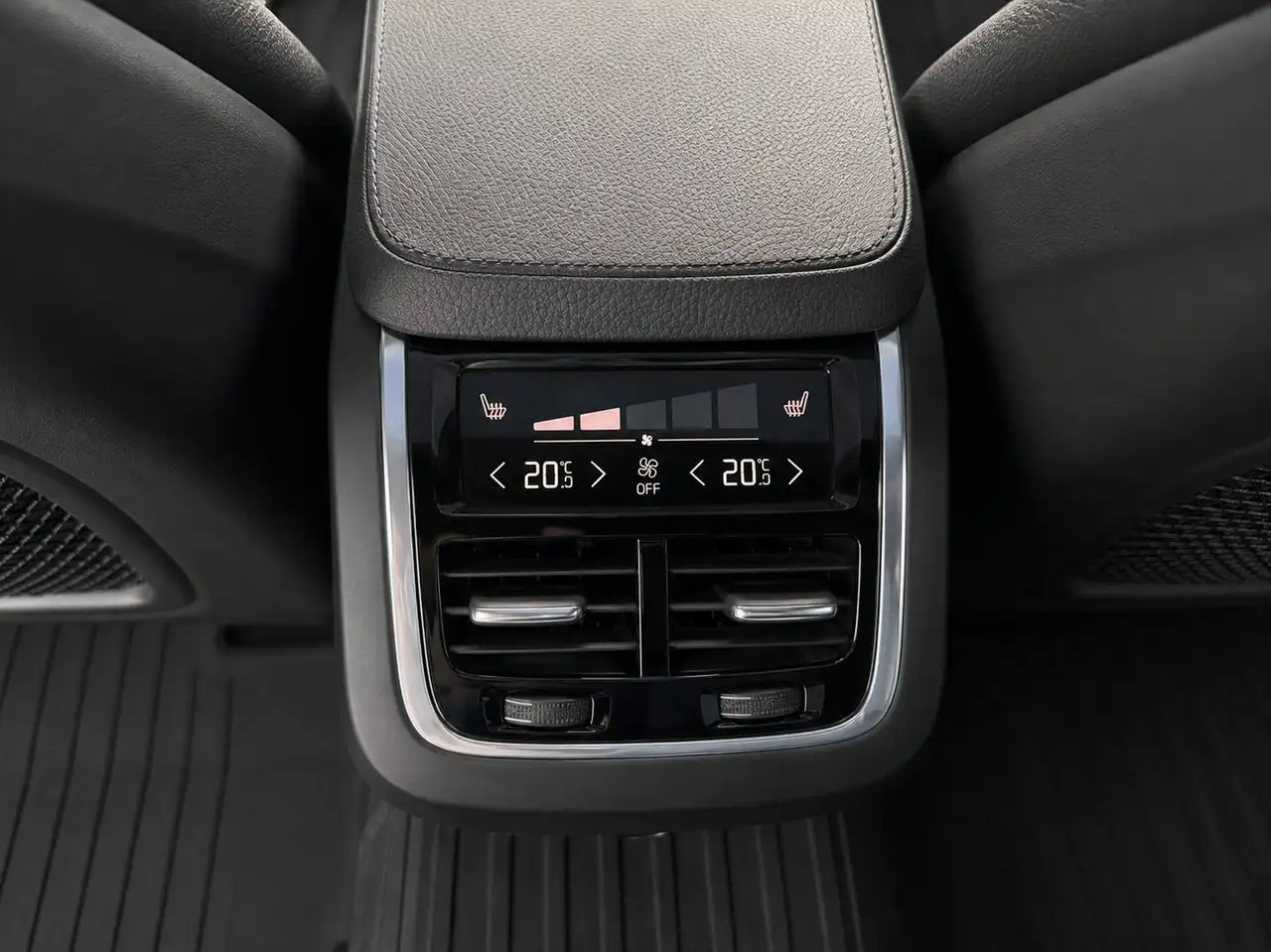 Volvo V90 Cross Country снимка Volvo V90 Cross Country