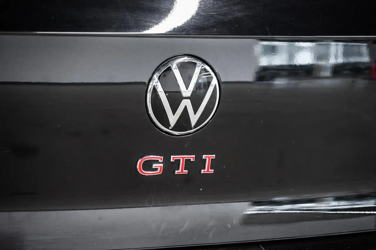 Volkswagen Golf GTI снимка Volkswagen Golf GTI