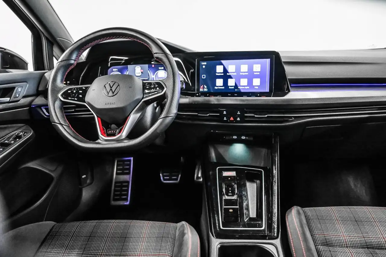 Volkswagen Golf GTI снимка Volkswagen Golf GTI