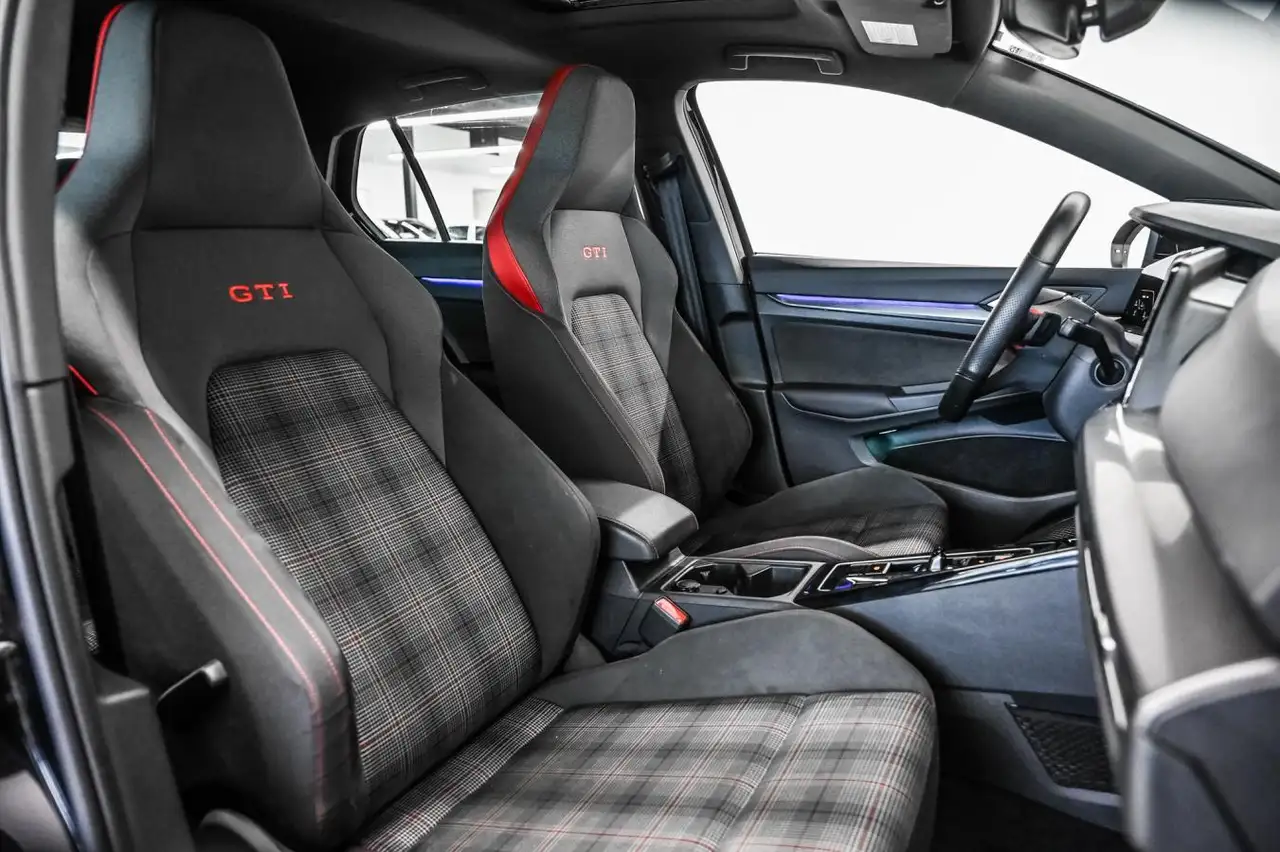 Volkswagen Golf GTI снимка Volkswagen Golf GTI