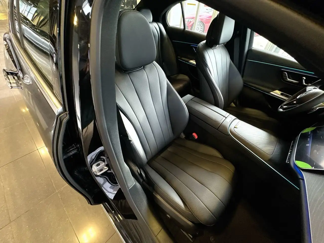 Mercedes-Benz E-Class fotografie Mercedes-Benz E-Class