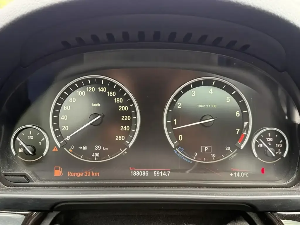 BMW 5 Series снимка BMW 5 Series
