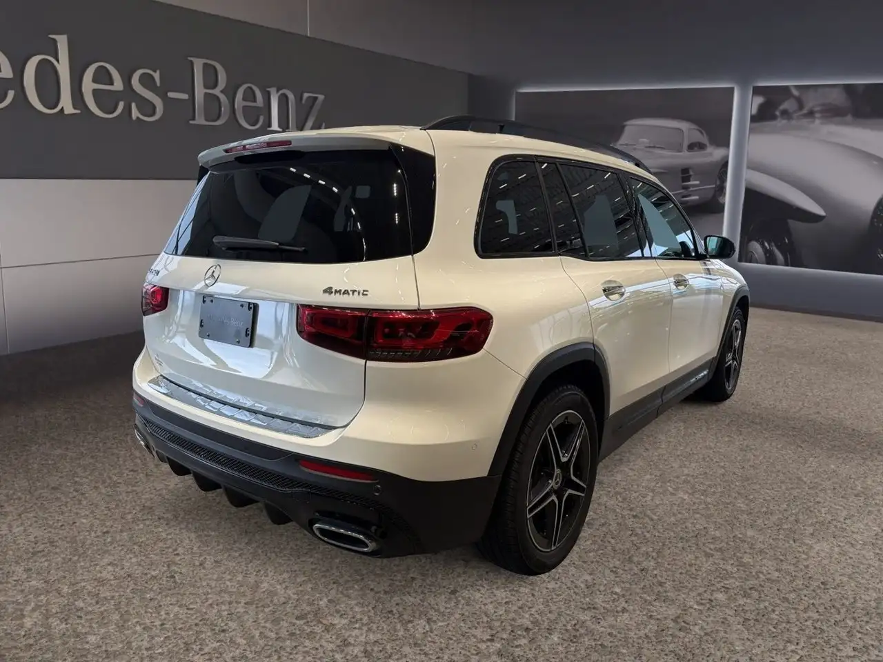 Mercedes-Benz GLB снимка Mercedes-Benz GLB