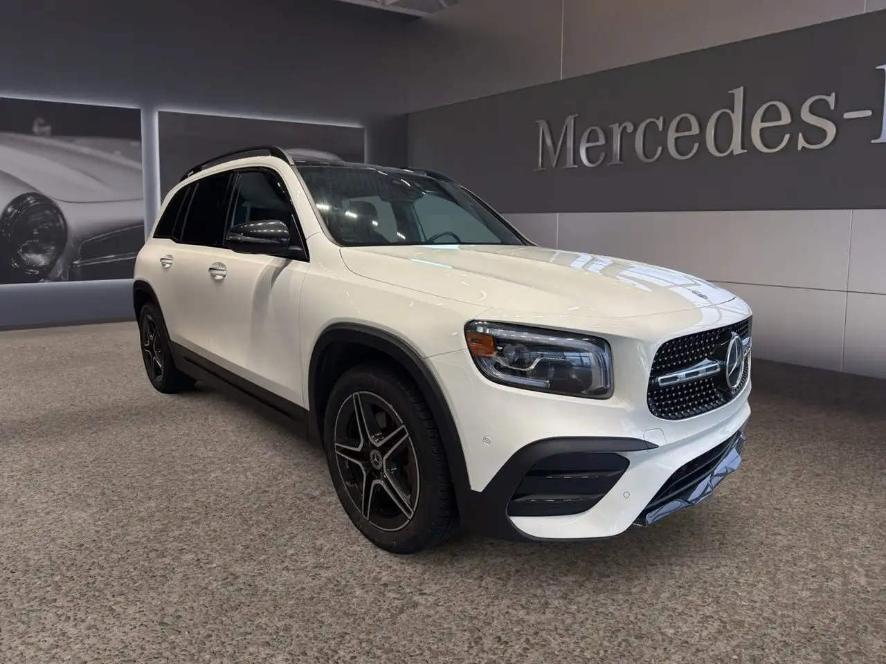 Mercedes-Benz GLB снимка Mercedes-Benz GLB