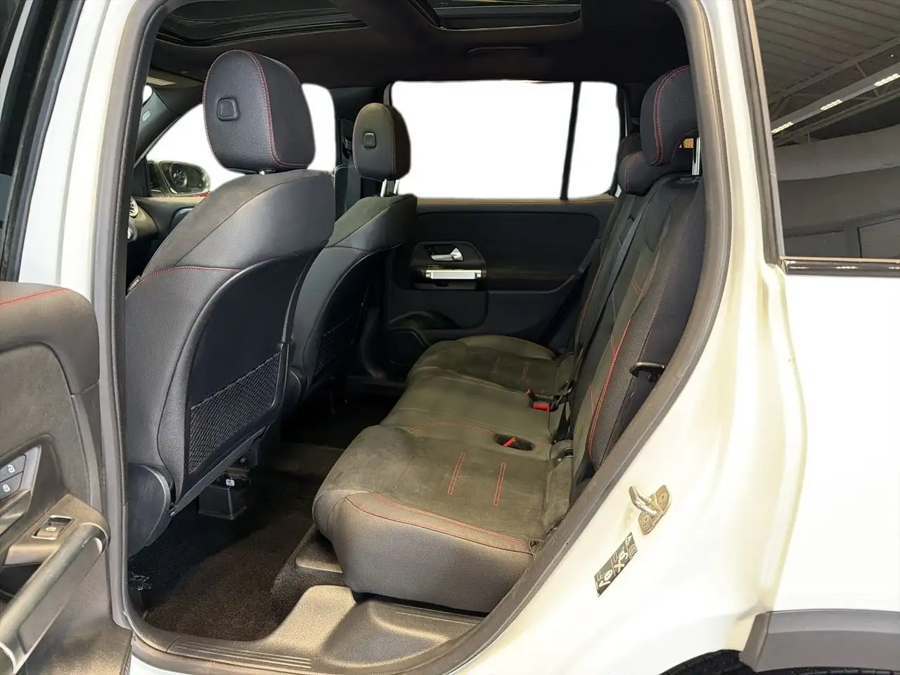 Mercedes-Benz GLB снимка Mercedes-Benz GLB