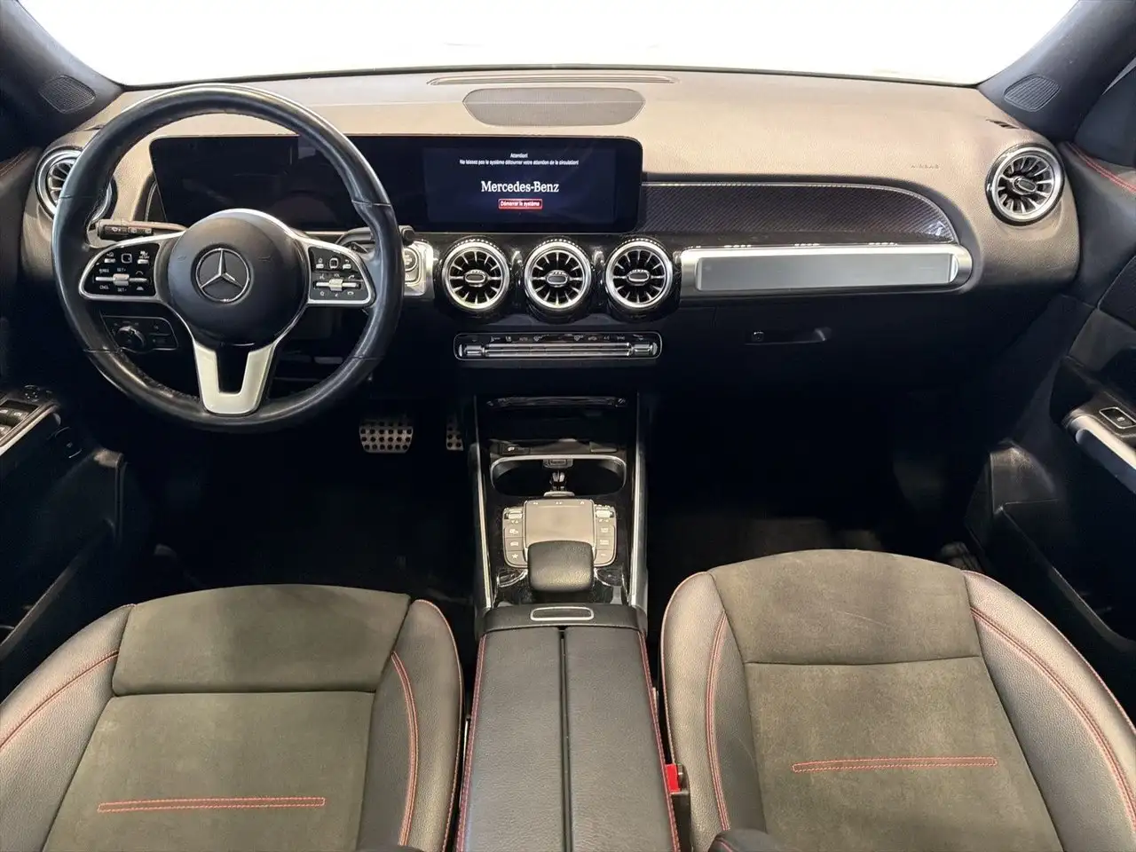Mercedes-Benz GLB снимка Mercedes-Benz GLB