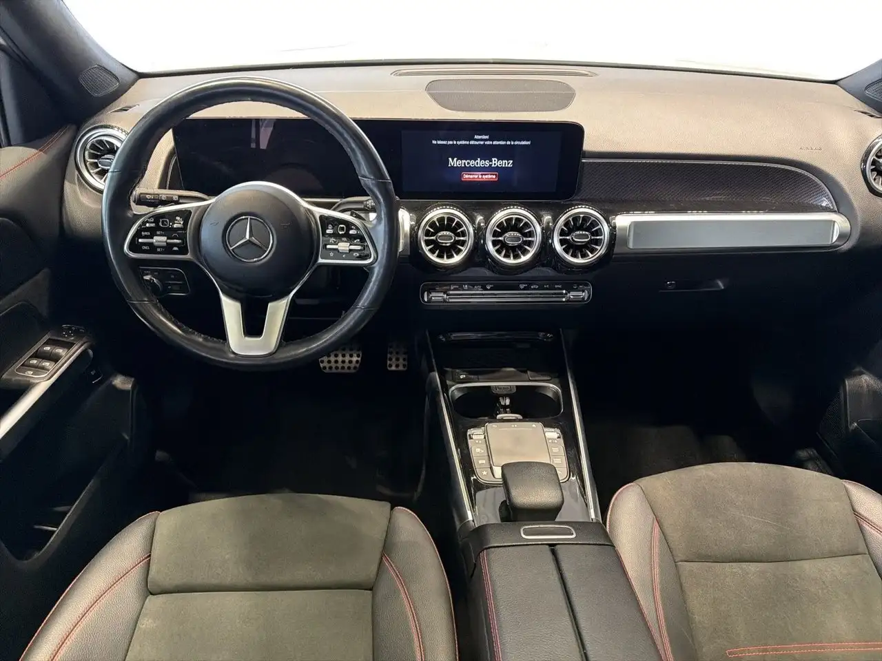 Mercedes-Benz GLB снимка Mercedes-Benz GLB