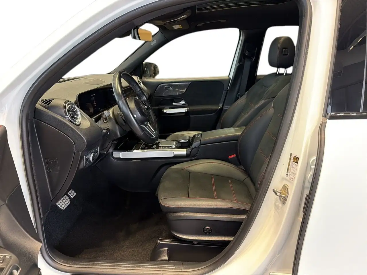 Mercedes-Benz GLB снимка Mercedes-Benz GLB
