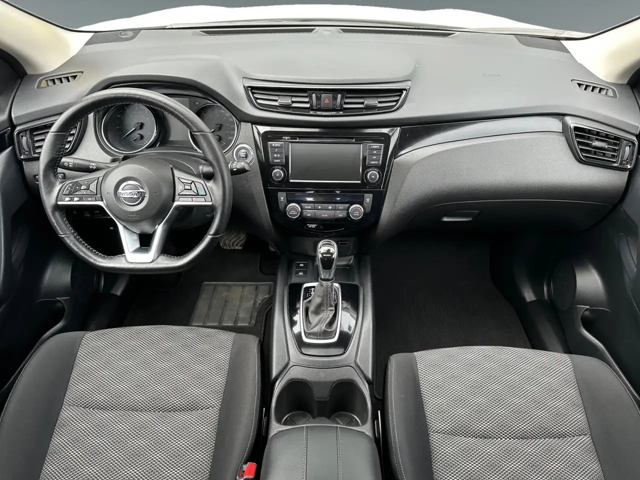 Nissan Qashqai снимка Nissan Qashqai