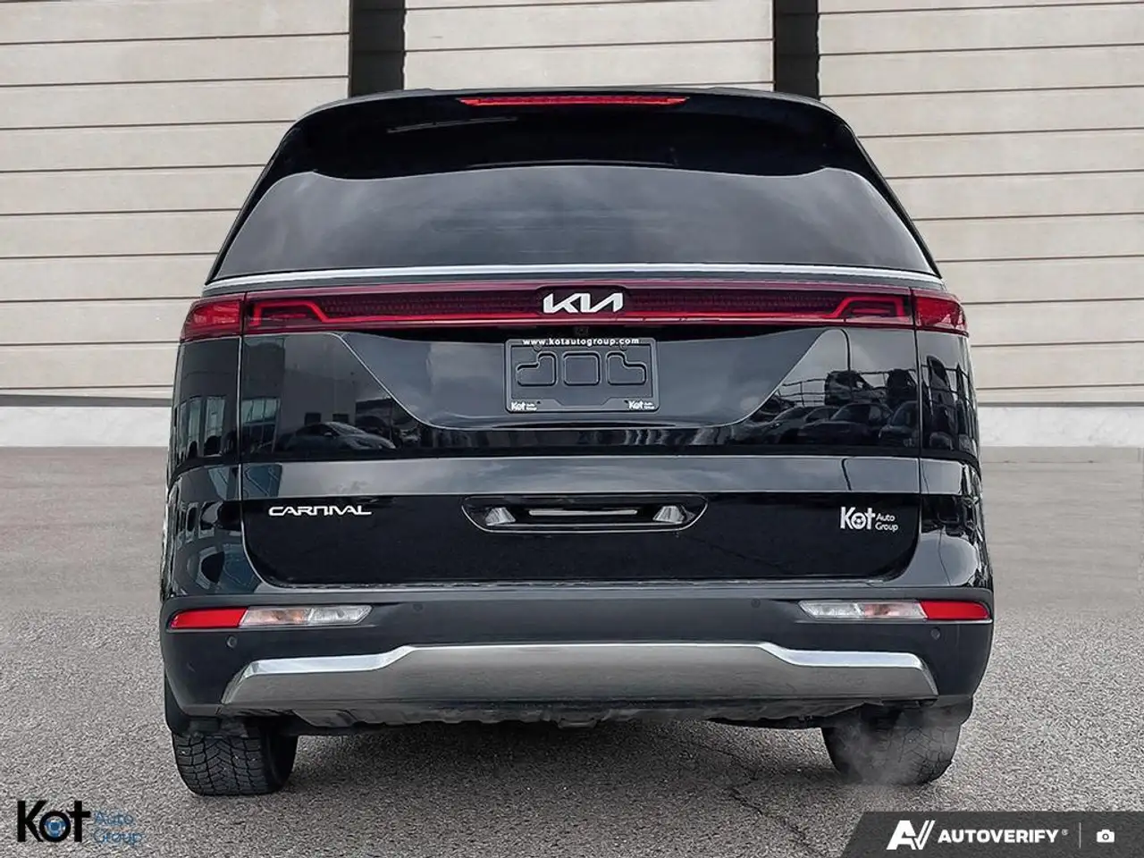 Kia Carnival снимка Kia Carnival