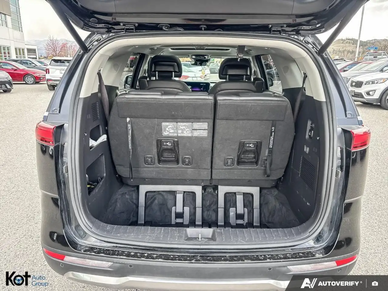 Kia Carnival снимка Kia Carnival