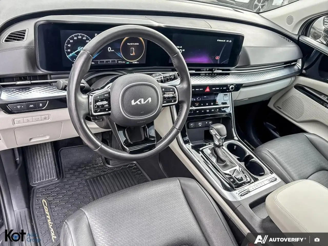 Kia Carnival снимка Kia Carnival