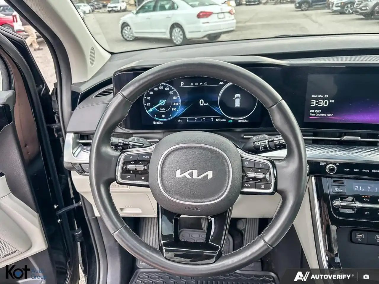 Kia Carnival снимка Kia Carnival